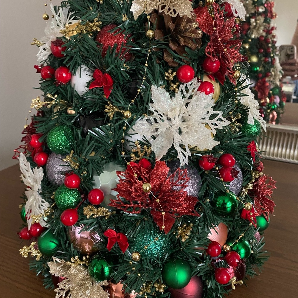 Handcrafted tabletop Christmas tree. - Picture 5 of 5